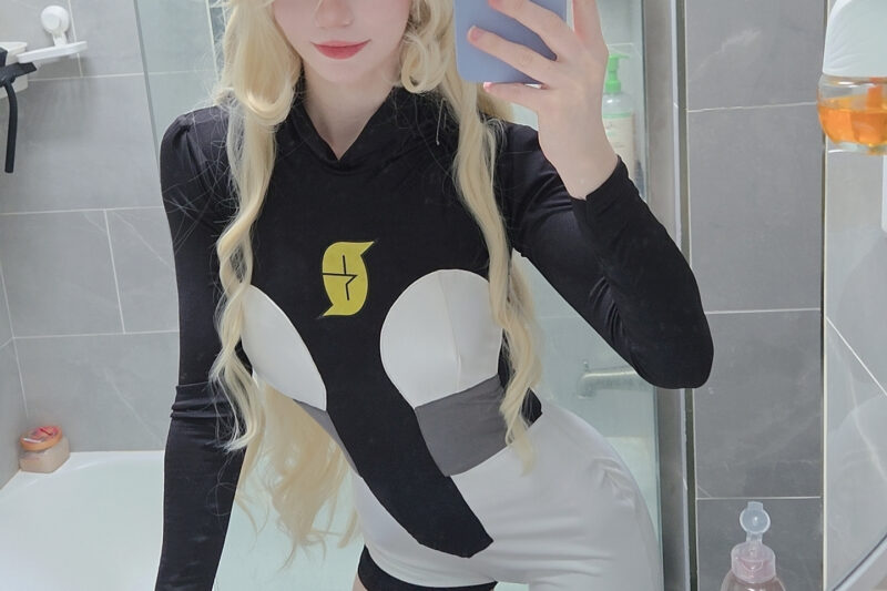 Celebi cosplay – Team Galactic Cynthia