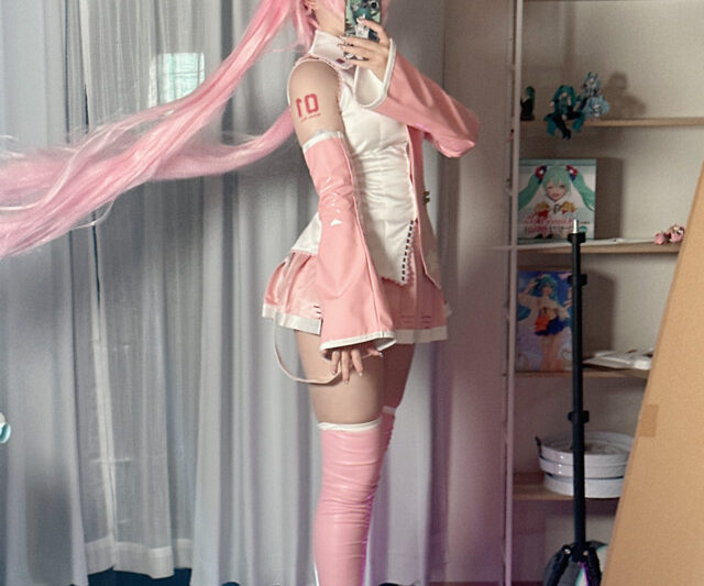 Saya Scarlet – Confy Sakura Miku