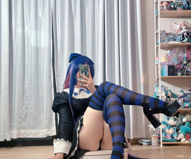 Saya Scarlet – Stocking