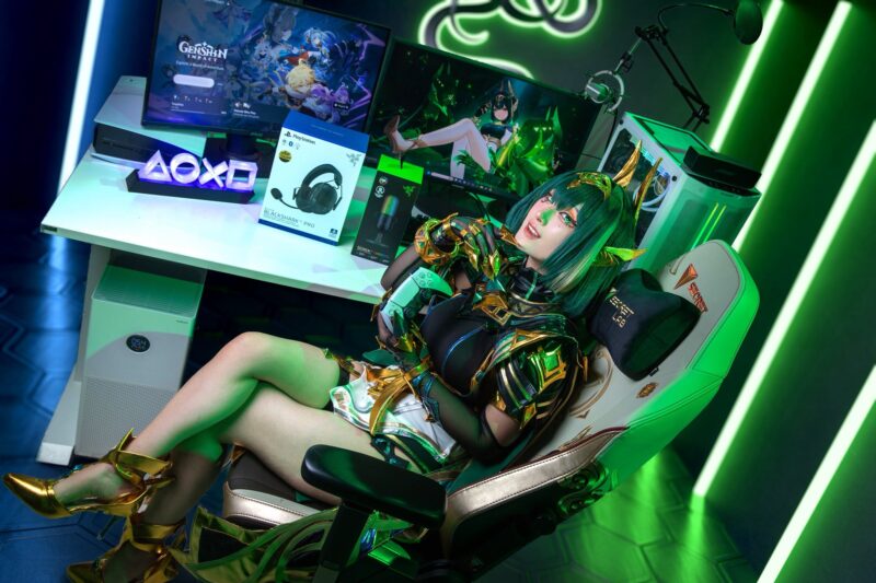 #Larissa Rochefort – Nefer