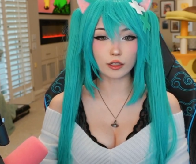 #Emiru – Neko Miku